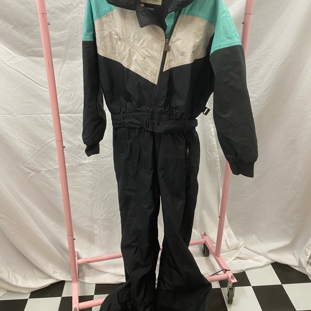 White stag snow suit